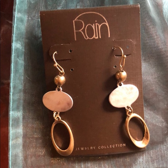 Brand new earrings. - Picture 2 of 2